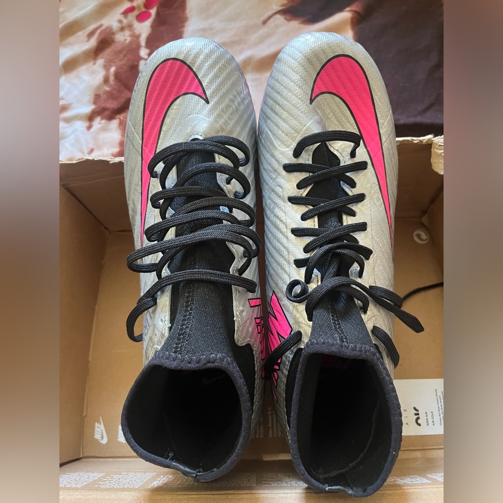 Nike Zoom Mercurial Superfly 9 Soccer cleats
Men’s size 7.5
